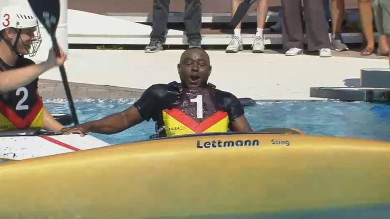 Nelson Müller bei Kanupolo im ZDF-Fernsehgarten