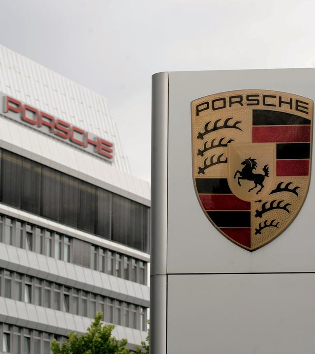 Die Zentrale des  Sportwagenherstellers Porsche in Stuttgart-Zuffenhausen.