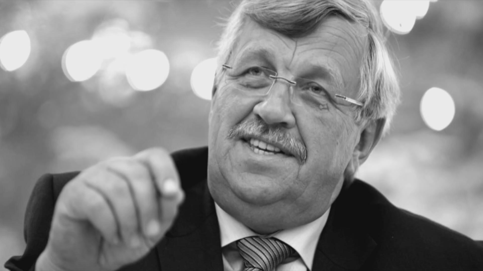 Auf dem Bild ist der verstorbene CDU-Politiker Walter Lübcke zu sehen.