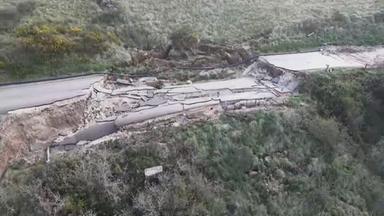 Portugal: Erdrutsche spülen ganze Straßen weg