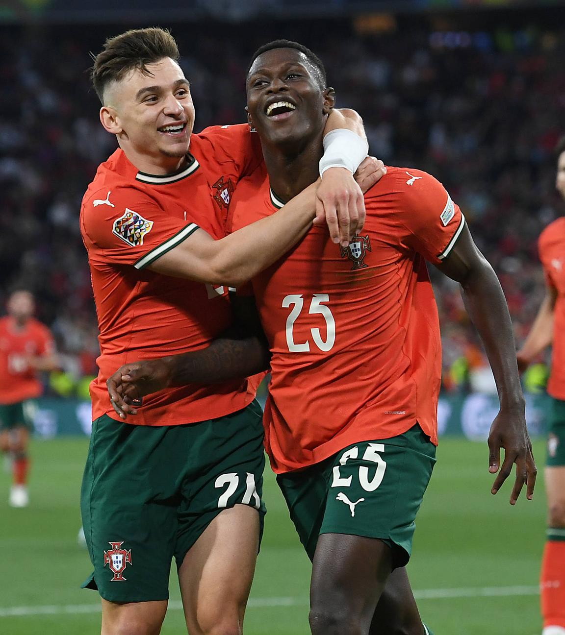 Portugals Nuno Mendes jubelt über seinen Treffer zum 1:1 gegen Spanien am 08.06.2025.