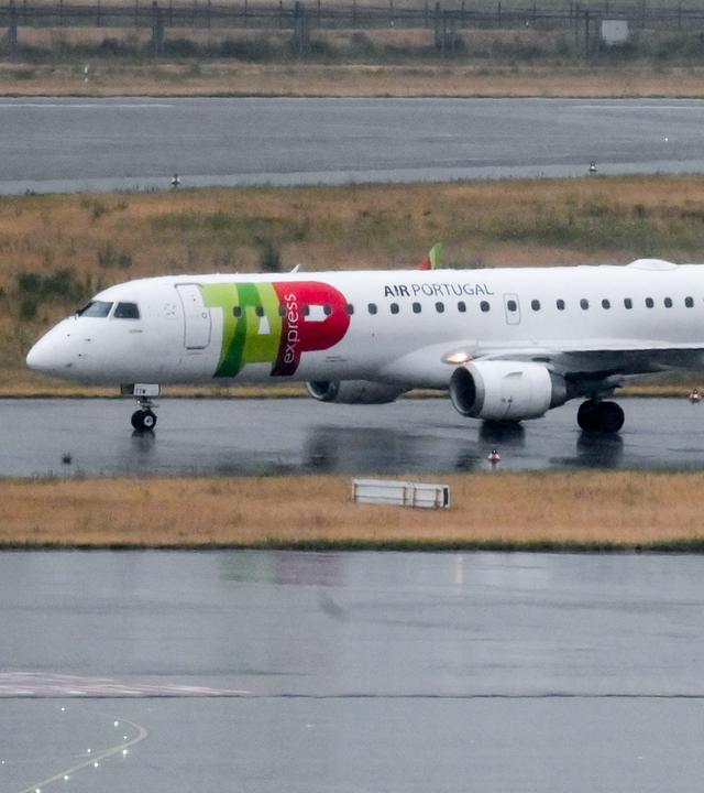 Ein Flugzeug der portugiesischen Fluggesellschaft TAP