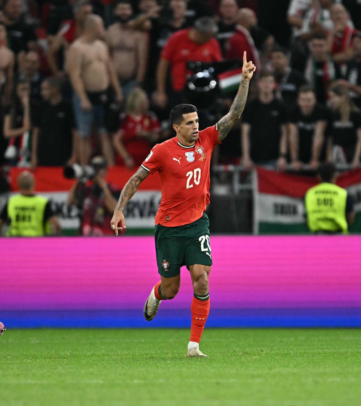 Portugals Joao Cancelo jubelt über seinen Siegtreffer