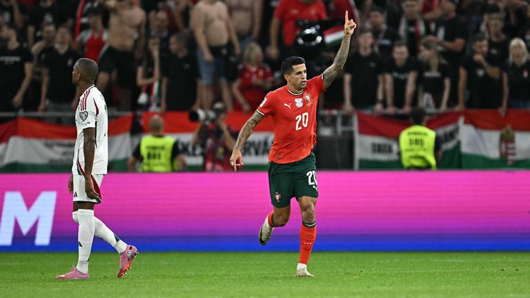 Portugals Joao Cancelo jubelt über seinen Siegtreffer