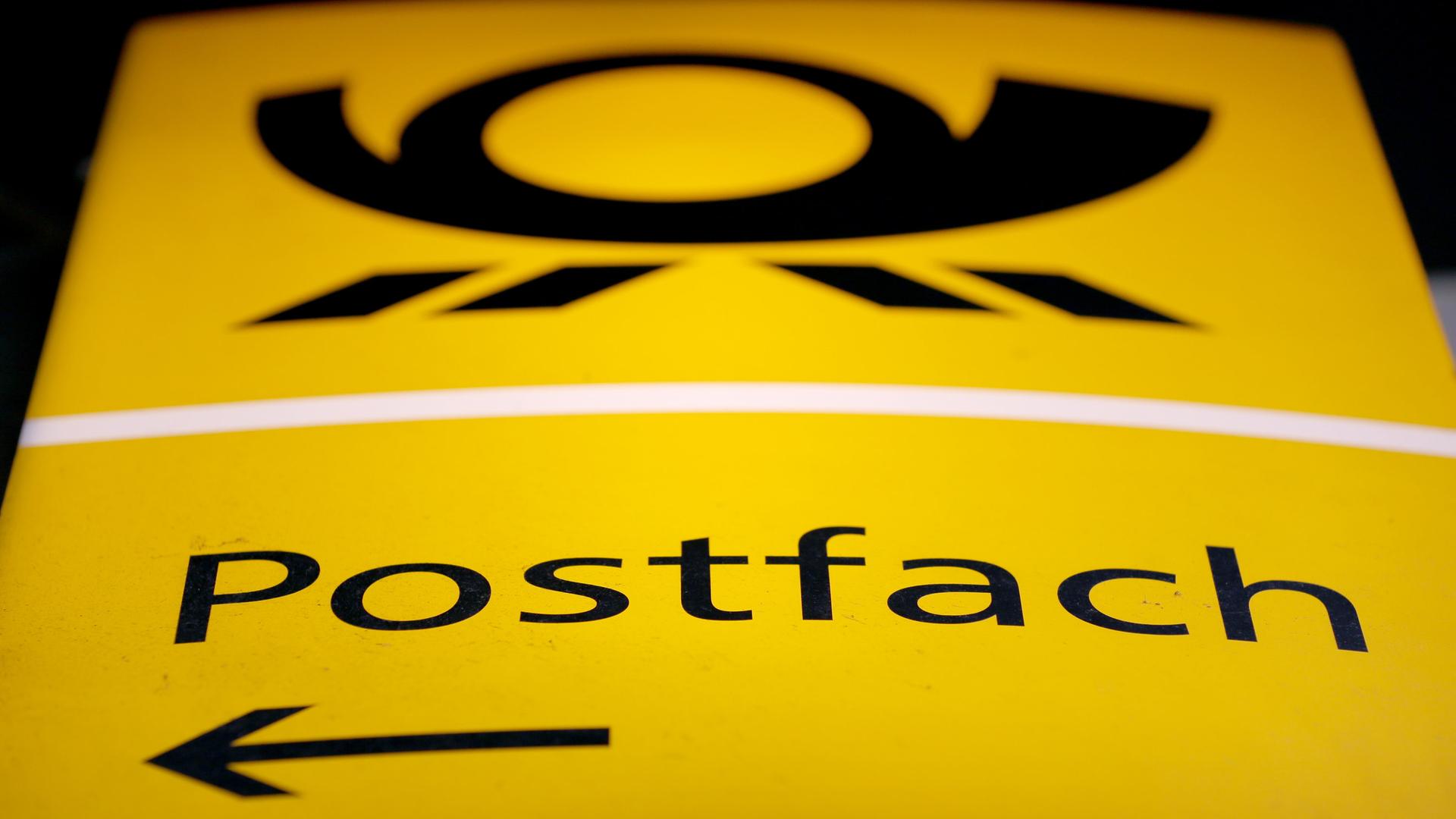 Gelbes Hinweisschild Postfach