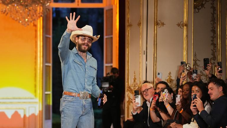 Rapper Post Malone: Fashionshow in Paris