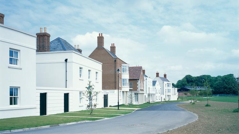 Häuserzeile im Modelldorf Poundbury