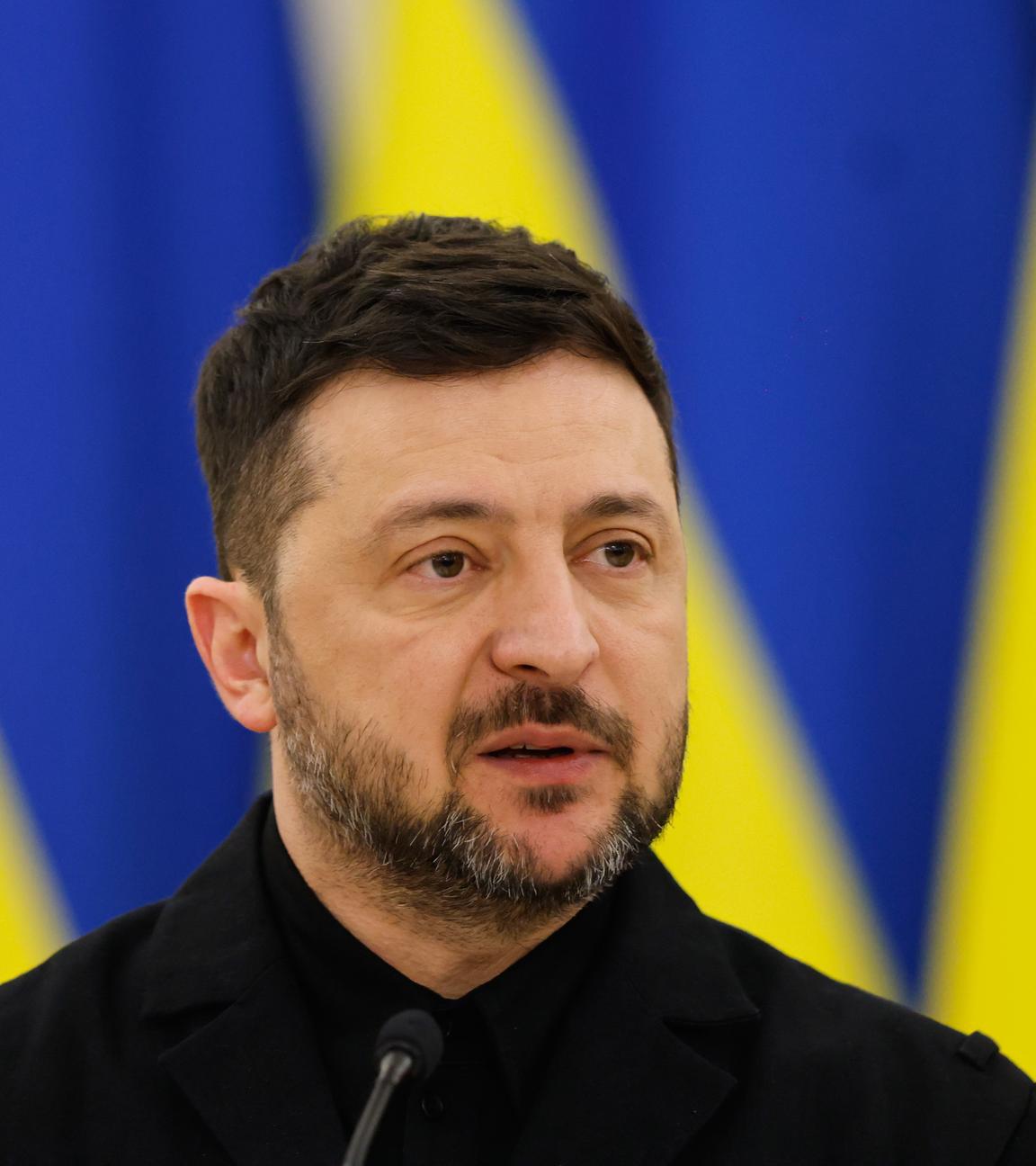 Der ukrainische Präsident Wolodymyr Selenskyj spricht während einer Pressekonferenz.