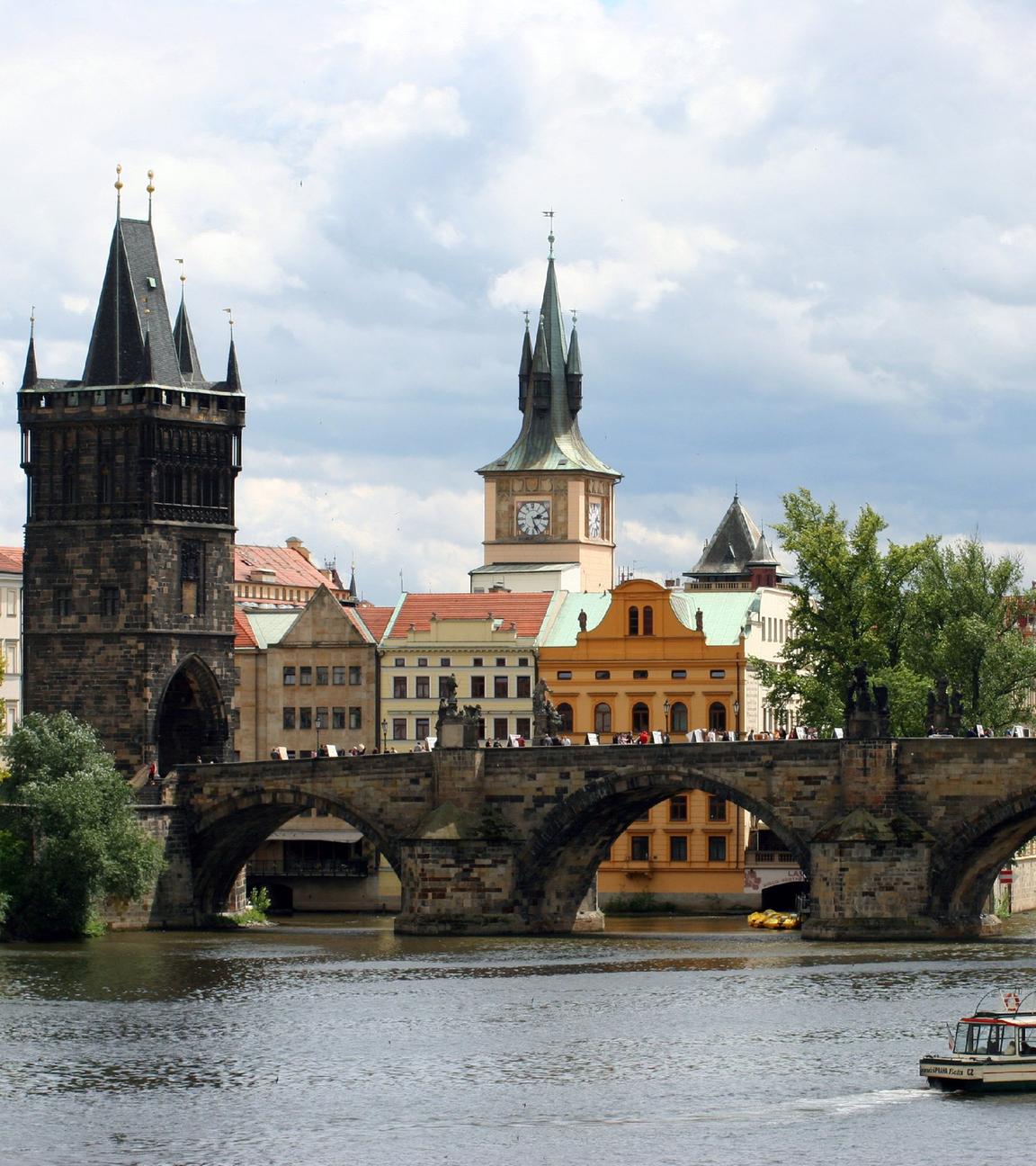 Die Karlsbrücke in Prag, Tschechien.