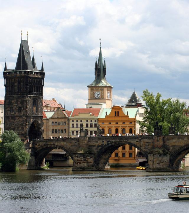 Die Karlsbrücke in Prag, Tschechien.