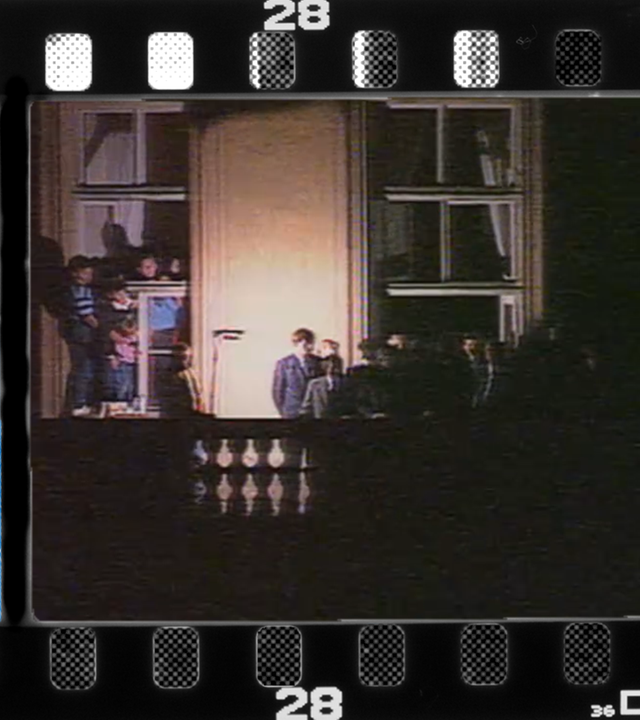 Genscher spricht von dem Balkon der Prager Botschaft (Archiv 1989)