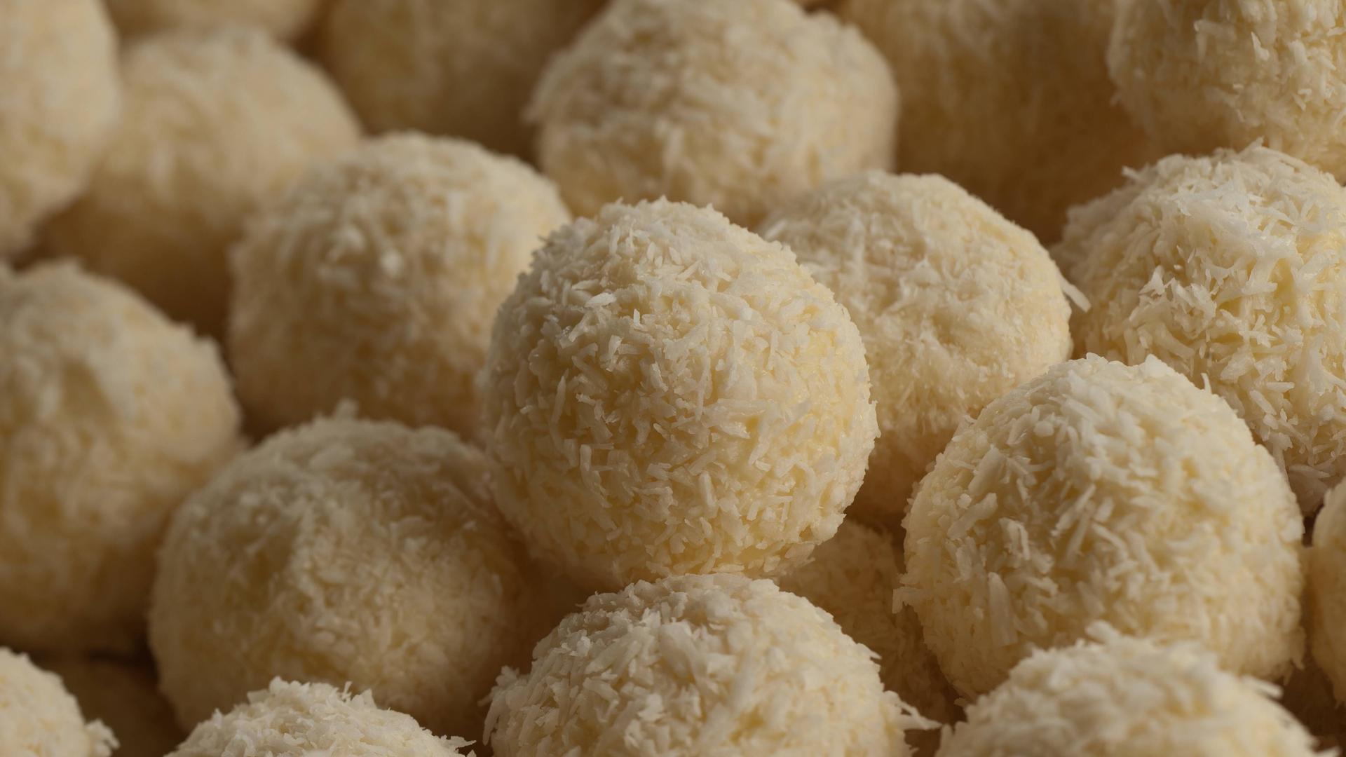 Pralinen mit Kokosraspeln