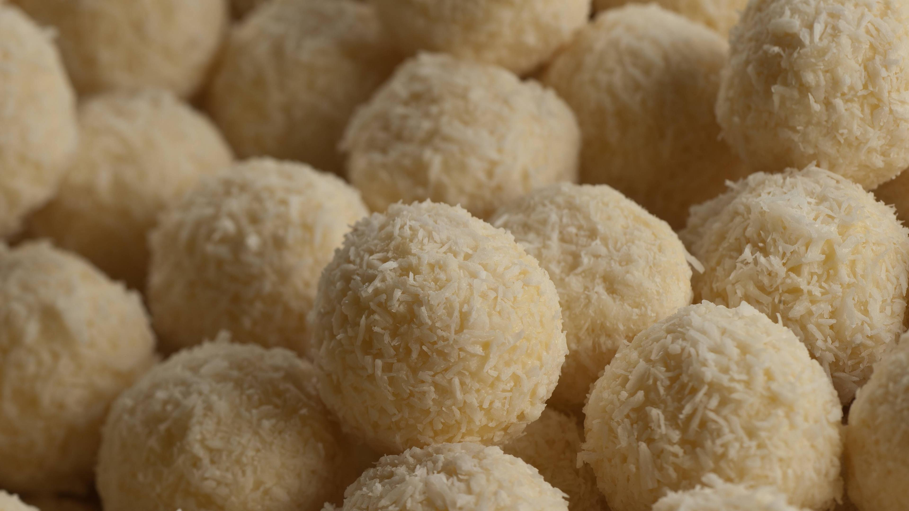 Pralinen mit Kokosraspeln