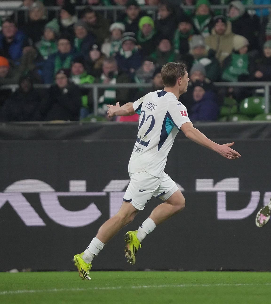  Alexander Prass (Hoffenheim) freut sich über das Tor zum 0:1. 