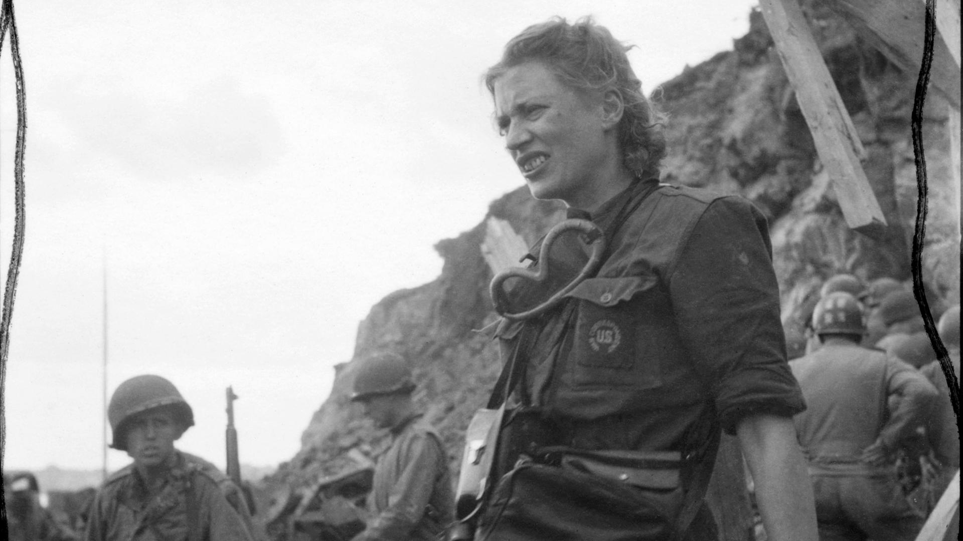„Lee Miller – Supermodell und Kriegsfotografin": Lee Miller als Kriegsfotografin in der Festung St. Malo 1944 (Historisches SW-Foto)