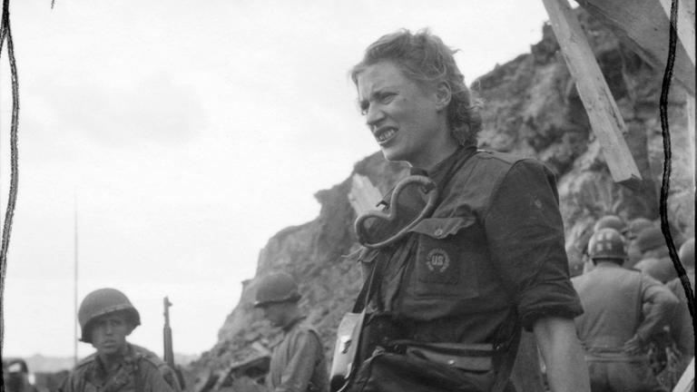 „Lee Miller – Supermodell und Kriegsfotografin": Lee Miller als Kriegsfotografin in der Festung St. Malo 1944 (Historisches SW-Foto)