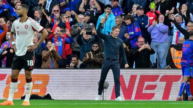 Trainer Oliver Glasner von Crystal Palace jubelt.