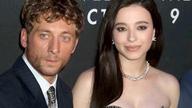  Die Schauspieler Jeremy Allen White und Mikey Madison bei ihrer Ankunft auf dem roten Teppich anlässlich der Weltpremiere von "The Social Reckoning" im Regal Union Square Theater.