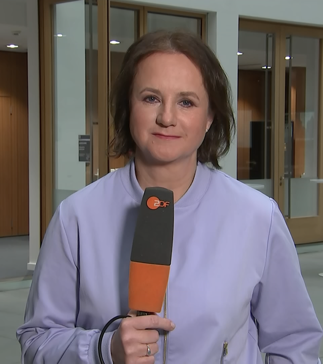 ZDF-Korrespondentin Christiane Hübscher aus dem Haus der Bundespressekonferenz in Berlin.