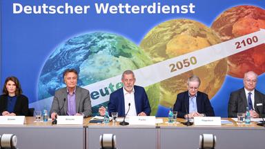 L-R: Teresa Grimm, Pressesprecherin DWD, Uwe Kirsche, Pressesprecher DWD, Tobias Fuchs, DWD, Renate Hagedorn, Vizepraesidentin DWD, Andreas Becker, DWD