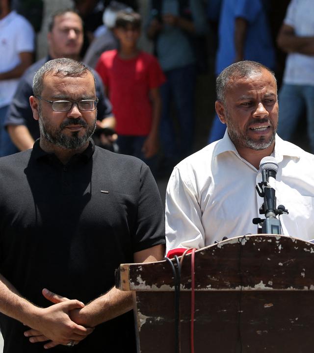 Ismail al-Thawabta, Leiter des Medienbüros der Hamas-Regierung, spricht am 06.07.2026 auf einer Pressekonferenz im Al-Aqsa-Krankenhaus in Deir al-Balah im zentralen Gazastreifen.