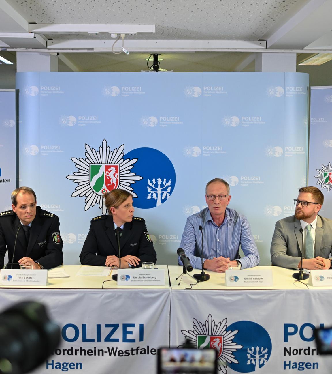 Polizei-Pressesprecher Tino Schäfer, Polizeidirektorin Ursula Schönberg, Oberstaatsanwalt Bernd Haldorn