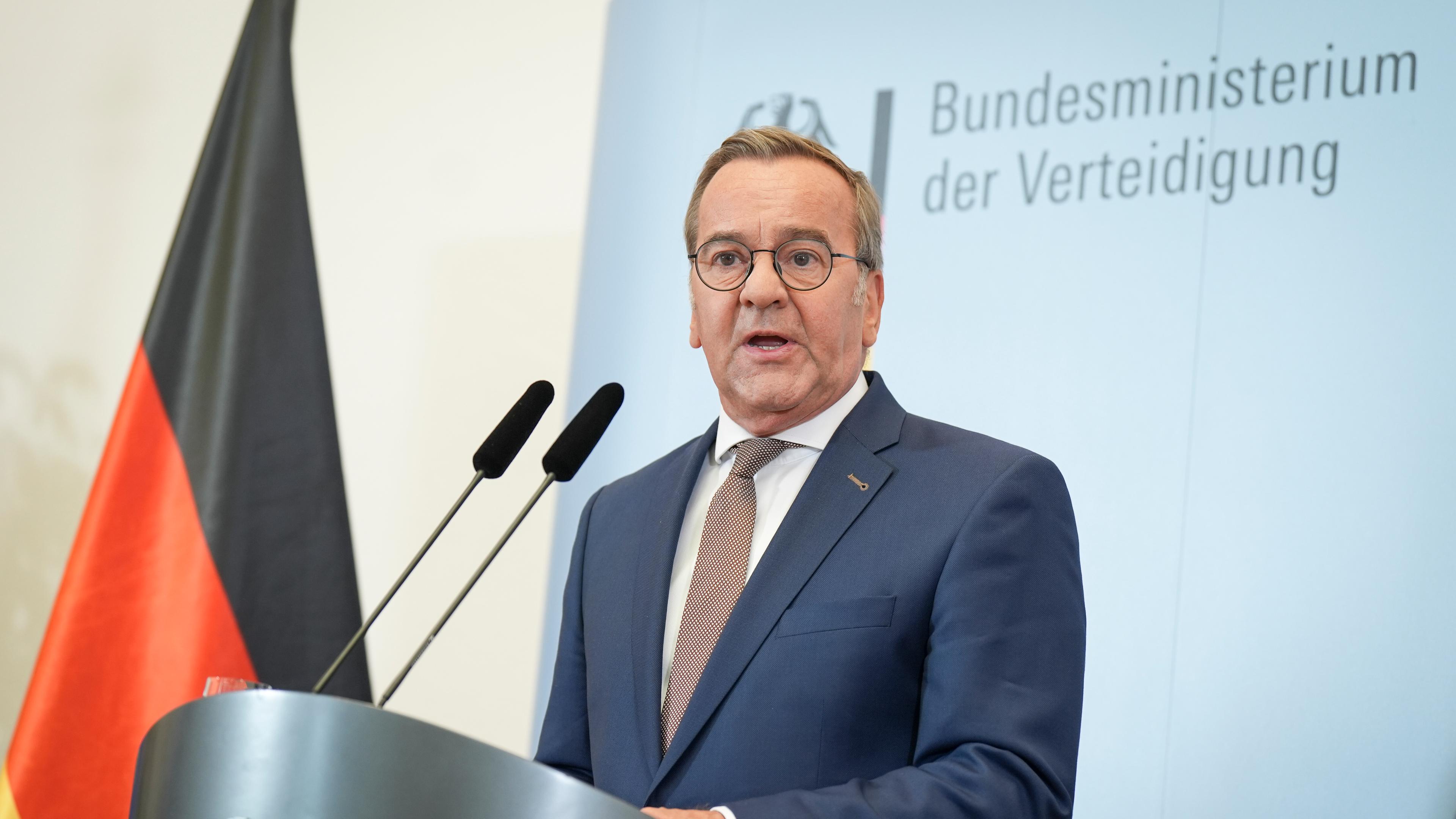 Verteidigungsminister Boris Pistorius beim Statement nach der Sitzung des Bundeskabinett im Bundesministerium der Verteidigung.