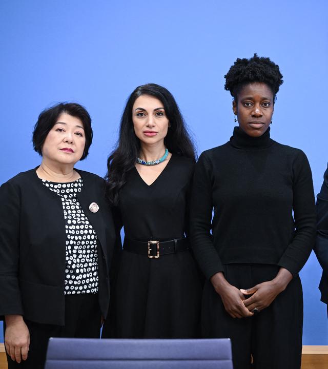 Berlin: Pressekonferenz zum Schutz von Minderheiten. Mika Kaiyama (l-r), Eter Hachmann, Karen Taylor, Mehtap Çaglar