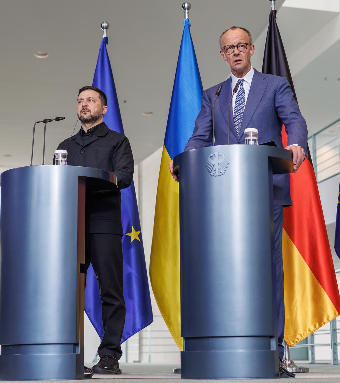 Praesident der Ukraine Wolodymyr Selenskyj bei einer Pressekonferenz mit Bundeskanzler Friedrich Merz (CDU), im Bundeskanzleramt in Berlin am 14.04.2026.