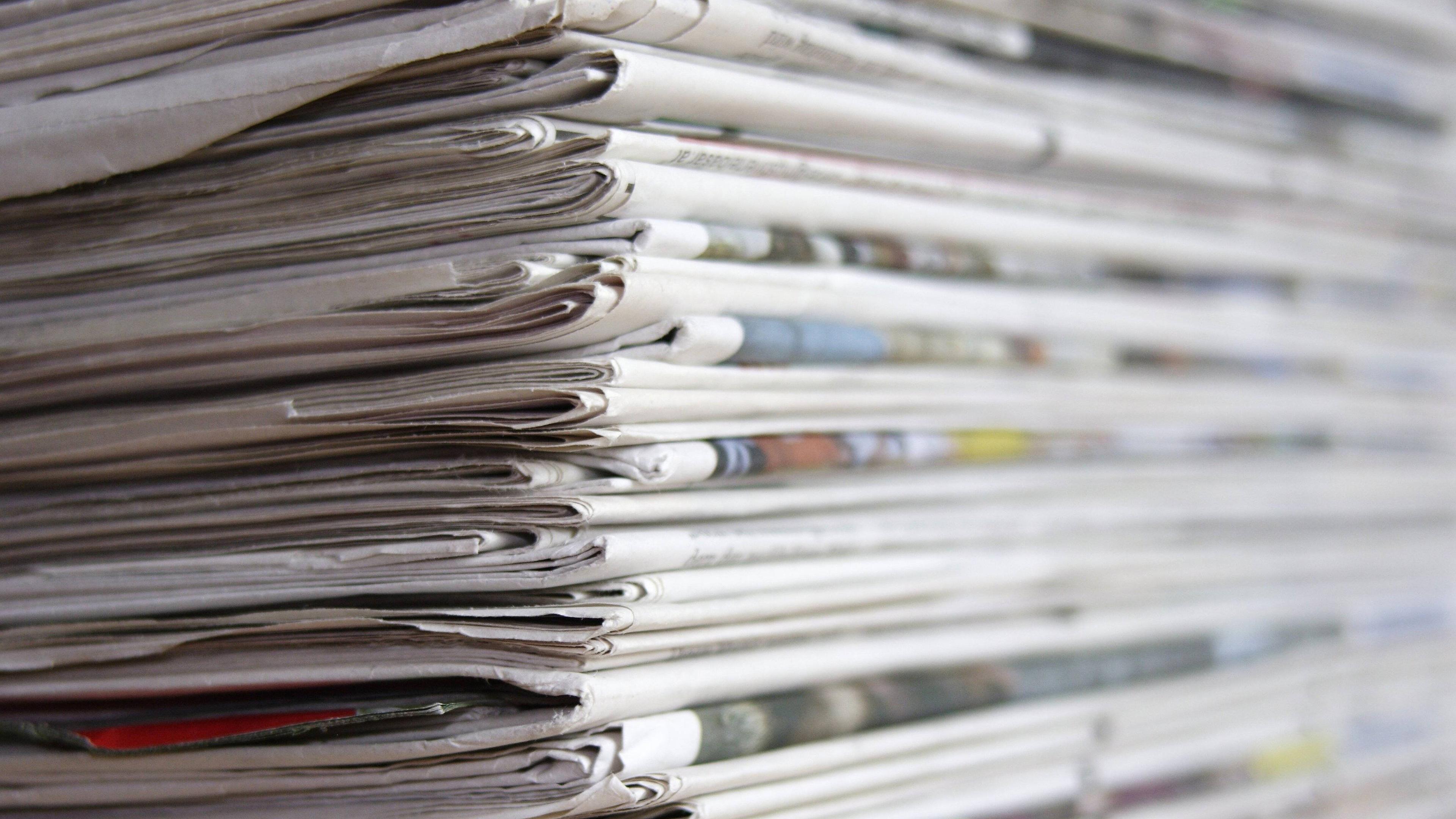 Archiv: Zeitungsstapel, aufgenommen am 07.04.2016