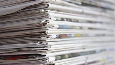 Archiv: Zeitungsstapel, aufgenommen am 07.04.2016