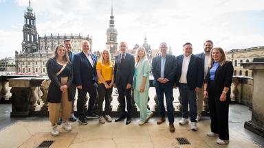 Verantwortliche und Sporterinnen beim Pressetermin zu den Finals 2025 in Dresden 