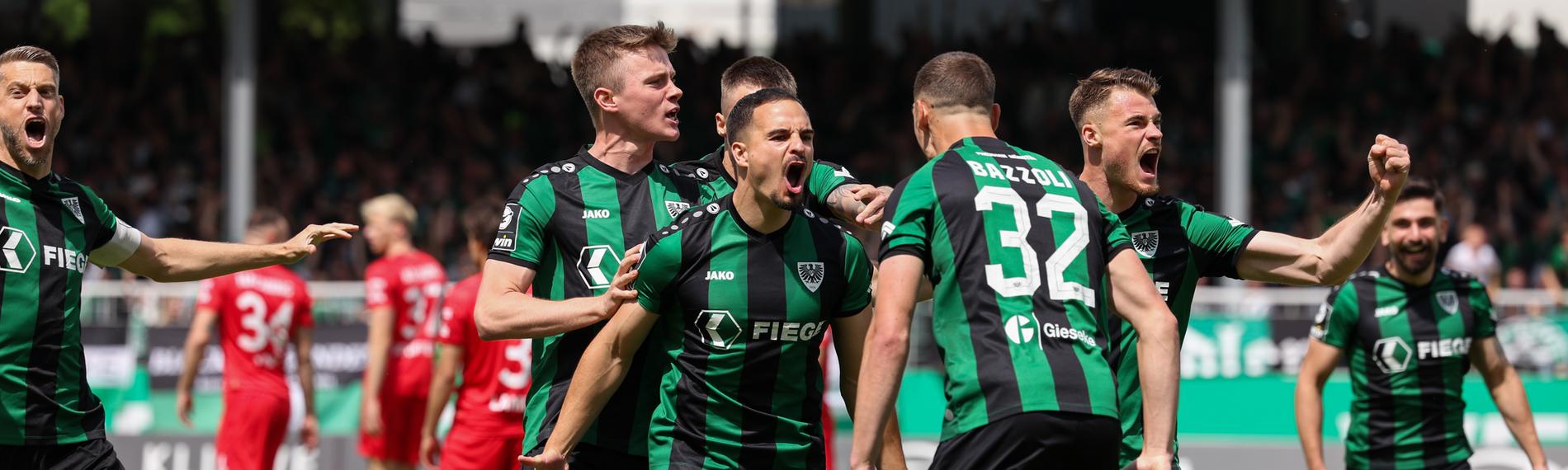 Münsters Torschütze Sebastian Mrowca feiert seinen Treffer zum 1:0 beim Spiel gegen SpVgg Unterhaching am 18.05.2024.