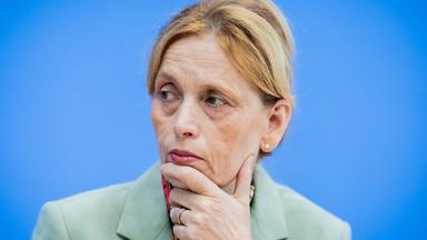 Bundesfamilienministerin Prien bei einer Pressekonferenz zur Vorstellung der aktuellen PISA-Studie.