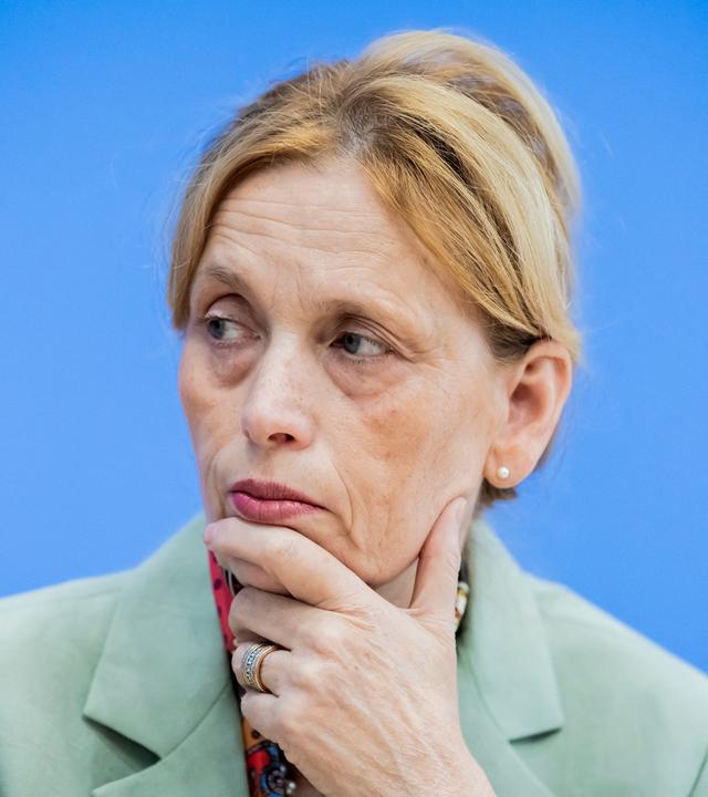 Bundesfamilienministerin Prien bei einer Pressekonferenz zur Vorstellung der aktuellen PISA-Studie.