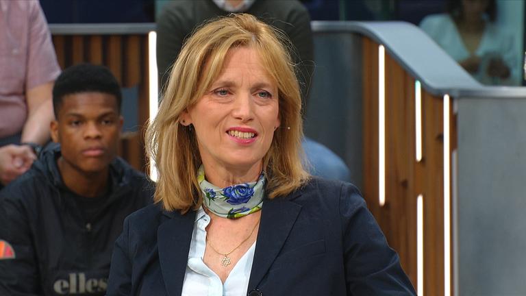 Prien: "Einsamkeit aus der Tabu-Zone holen"