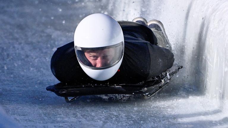 Prinz Harry wagt sich im kanadischen Whistler auf den Skeleton-Bob.