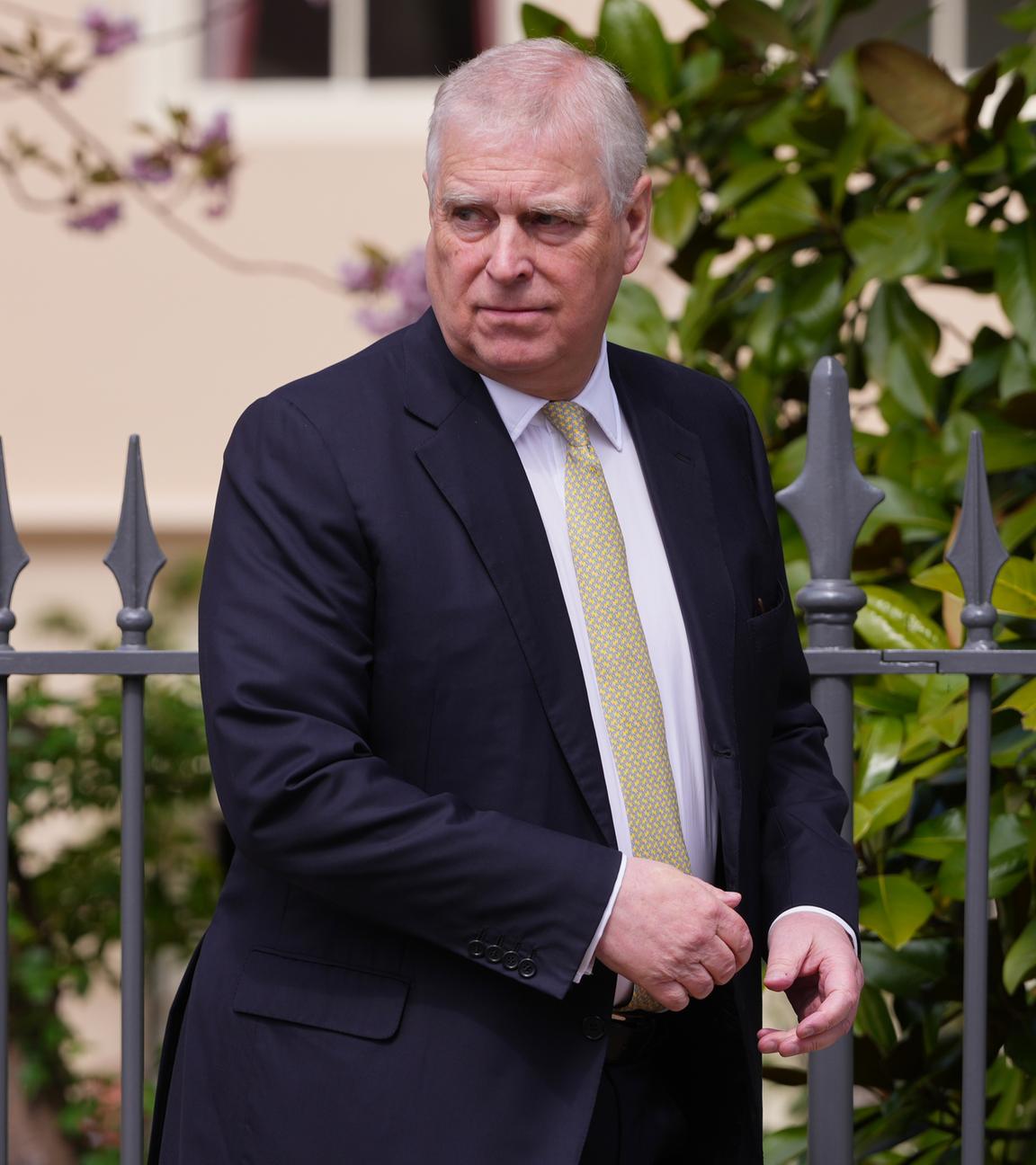 Prinz Andrew, Herzog von York, verlässt die St. George's Chapel auf Schloss Windsor nach dem Ostermatine-Gottesdienst.