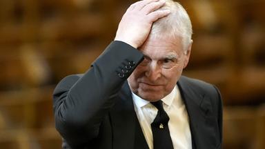 Epstein-Fotos belasten Ex-Prinz Andrew: Starmer will Aussage