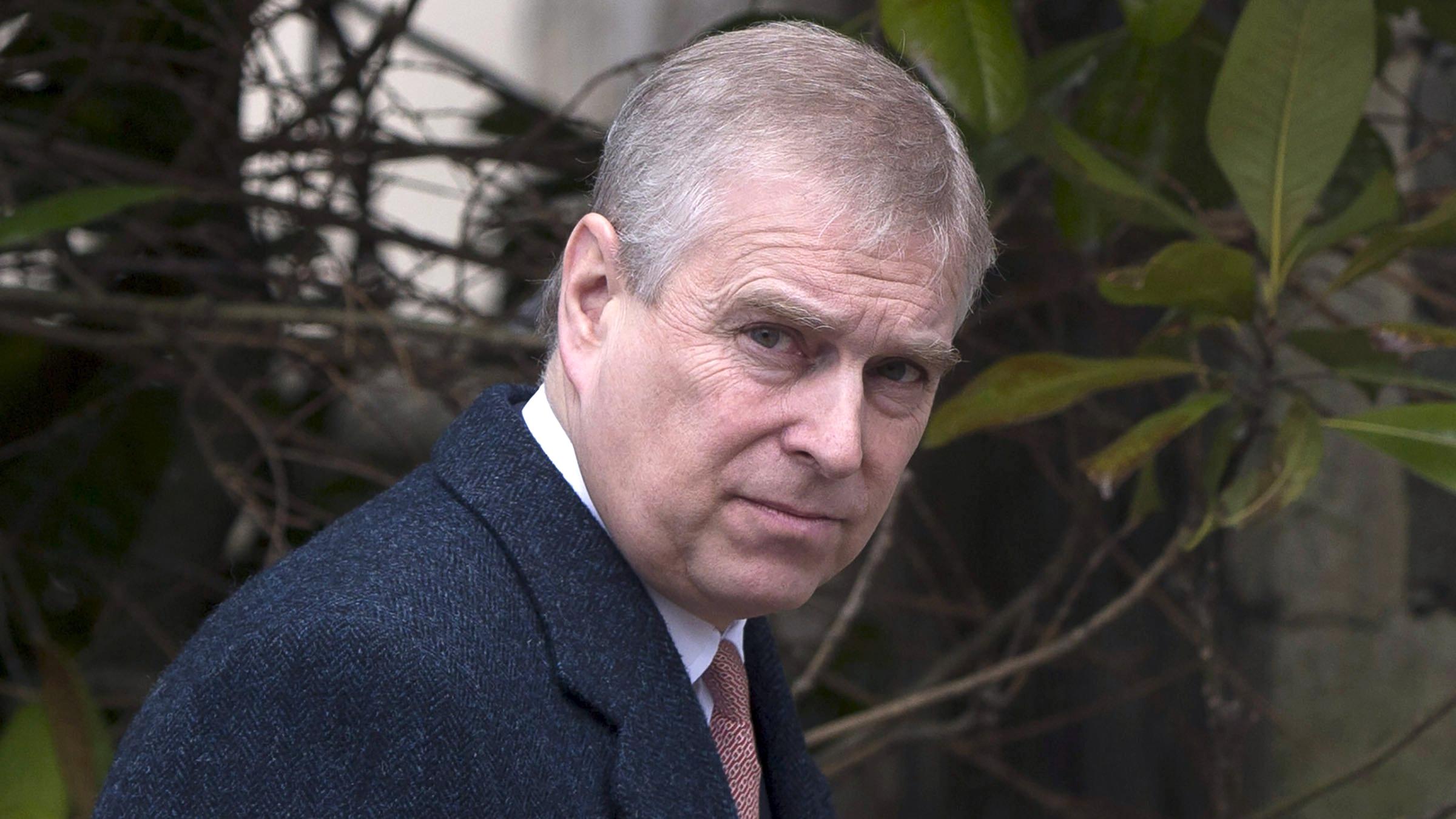 Prinz Andrew legt seine königlichen Titel ab