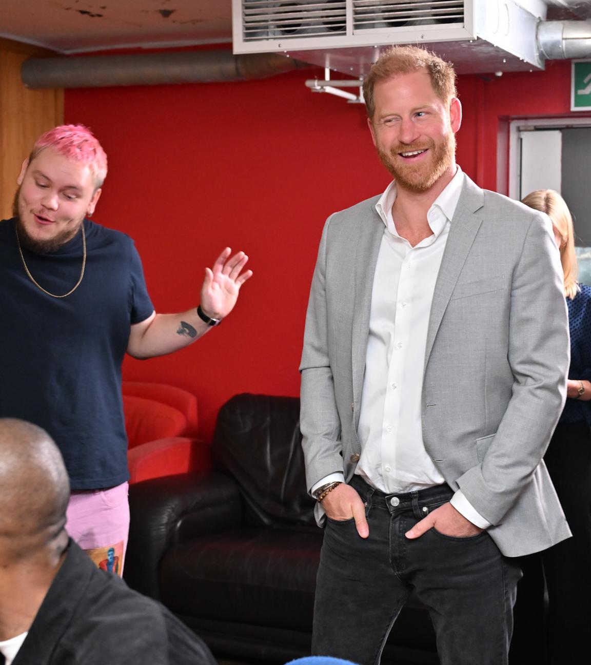 Aus eigener Tasche spendete Prinz Harry 1,27 Millionen Euro an die Organisation "Children in Need". Er setzt seine Wohltätigkeitsreise beim Heimatbesuch in Großbritannien fort. (10.09.2025)