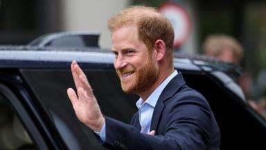 Harry der Herzog von Sussex  verlässt das Centre for Blast Injury Studies des Imperial College London im Sir Michael Uren Hub in White City, West-London. Aufnahmedatum: Mittwoch, 10. September 2025.