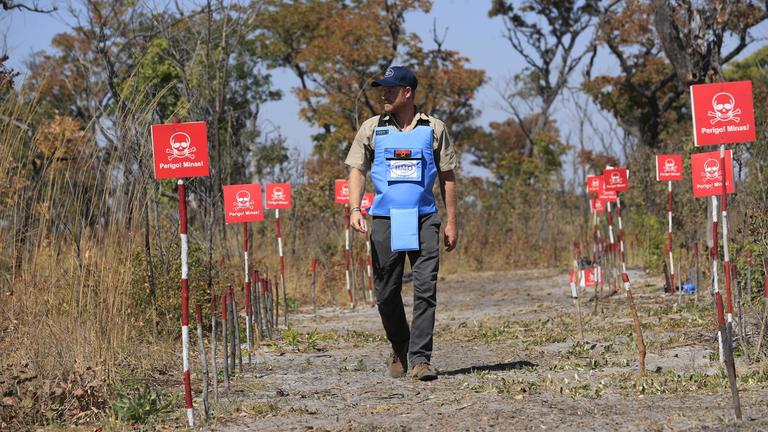 Prinz Harry zu Besuch in Angola