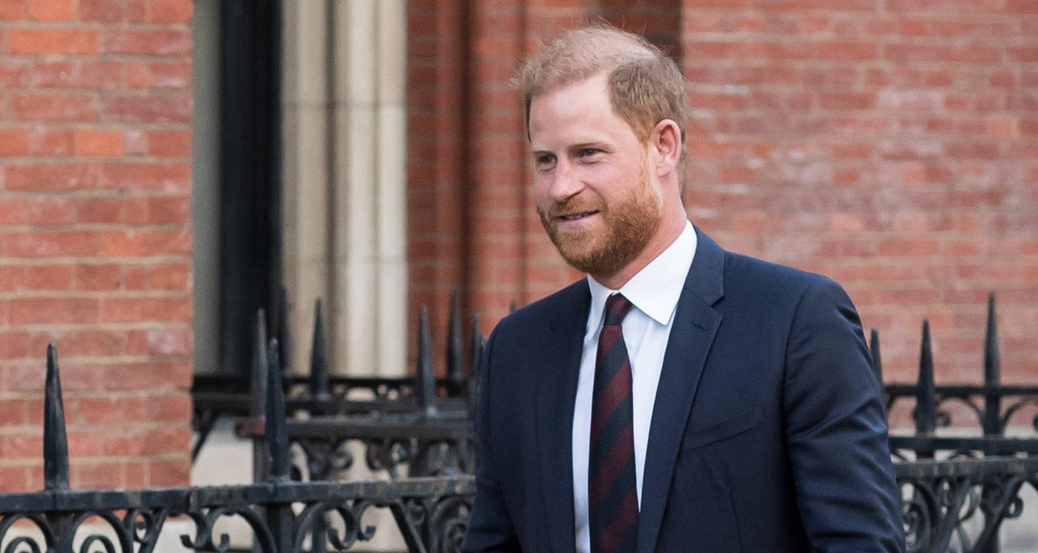 Prinz Harry, Herzog von Sussex, verlässt am 09.04.2025 den High Court in London, nachdem zweiten Tag der Berufungsverhandlung in einem Rechtsstreit gegen das Innenministerium wegen der Entscheidung, seinen Polizeischutz im Vereinigten Königreich herabzustufen, nachdem er 2020 sein Amt als aktives Mitglied der Königsfamilie niedergelegt hatte.