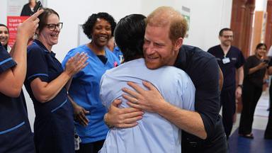 Prinz Harry im Kinderkrankenhaus