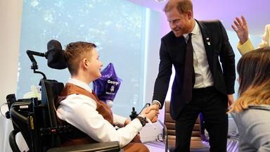 Prinz Harry trifft sich am 21. September 2026 im Rahmen der jährlichen WellChild Awards im Royal Lancaster Hotel in London mit dem Gewinner des „Special Recognitions Award“, George Tappenden.