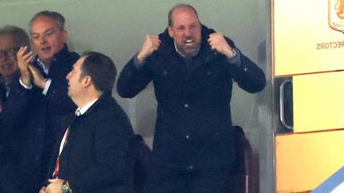 Prinz William jubelt im Villa Park 