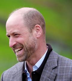 Prinz William trifft Bauernfamilie bei Kuchen