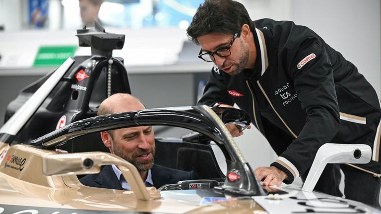 Prinz William testet Formel-E-Boliden