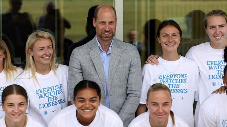 Prinz William trifft die englische Frauen-Fußballnationalmannschaft